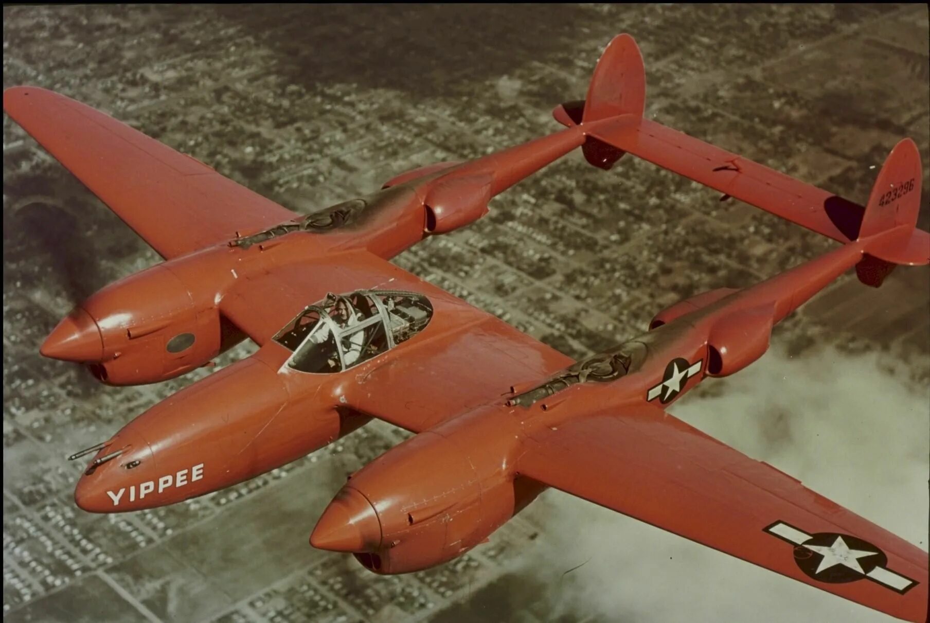 P 38 lightning. Истребитель лайтнинг p38. лайтинг p-38. р-38 лайтинг истребитель. самолёт lockheed p-38 lightning.