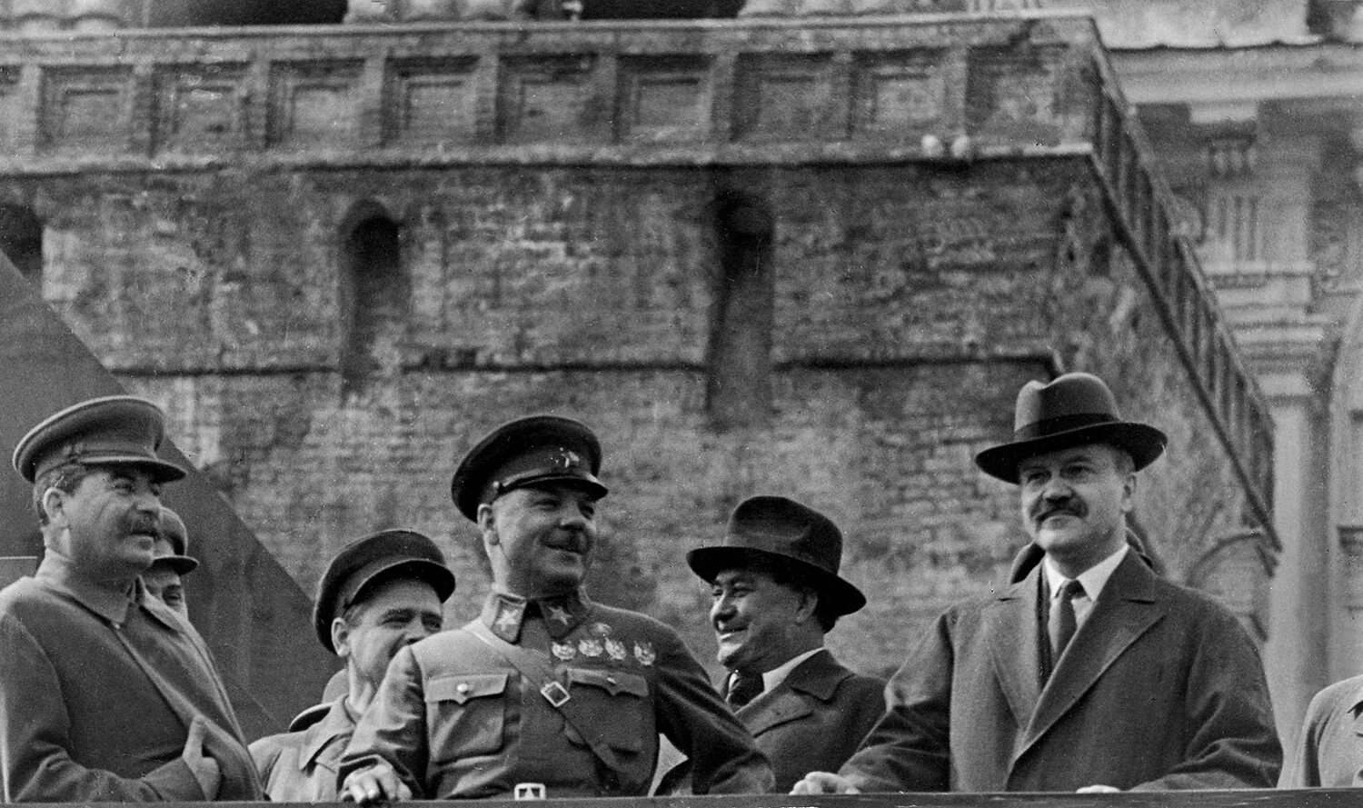 Большой террор в ссср в 1930-е годы кратко. Массовые репрессии 1937 г. Репрессии 1937-1938 итоги. Репрессии при сталине. Сталин большой террор.