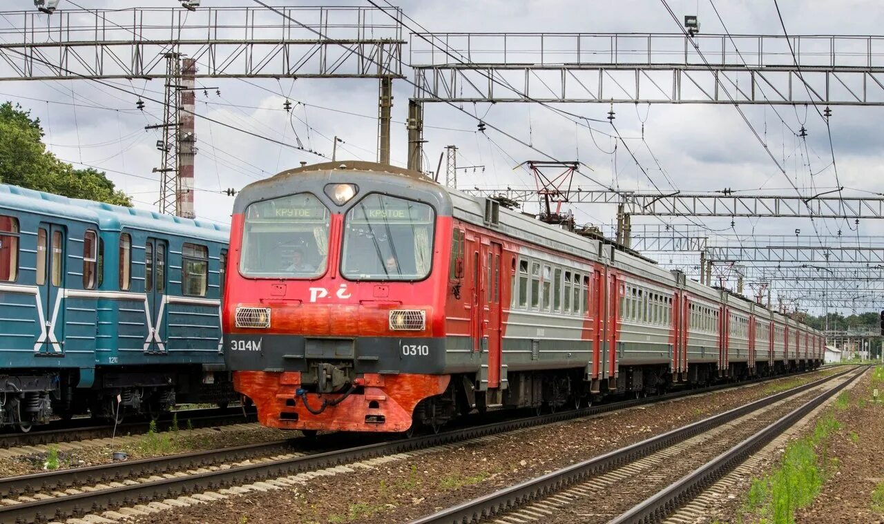 Электричка александров орехово зуево на сегодня. Эд4м 0310. Эд4м Орехово Зуево. Депо Орехово Зуево. Станция Орехово-Зуево.