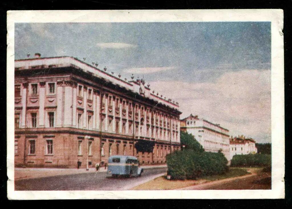 Старинные фотографии послевоенного времени. Площадь жертв революции в петергофе. Ленинград 1948. Ленинград 1934 год. Марка 250 лет екатерине.
