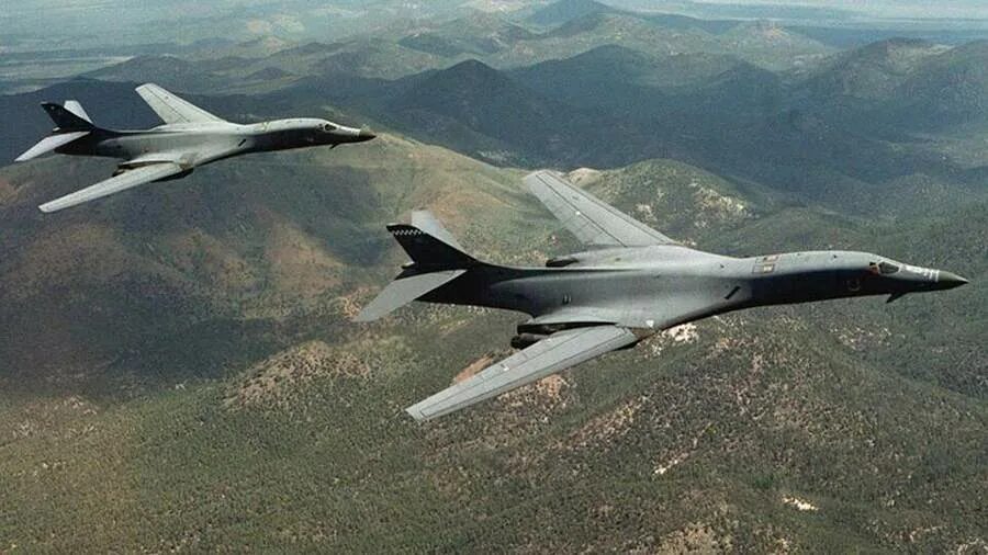 Rockwell b-1 lancer ввс сша. Agm-158 b-1b lancer. Ввс сша b-1b lancer. Ту-160м. Американский стелс самолёт b2 spirit.