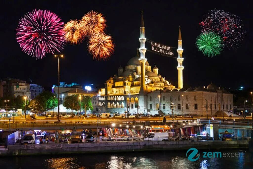 Turkey new. Стамбул 2023. Стамбул Рождество. Стамбул новый год. Новый год в Турции.