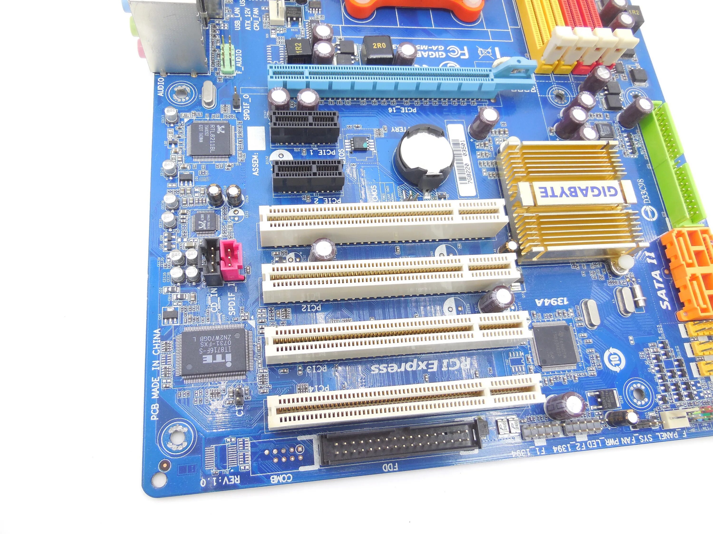 Ga m52l s3p. Gigabyte ga-m56s-s3. gigabyte ga-m55plus-s3g. gigabyte ga-m52s-s3p. gigabyte ga m56s s3 поддерживаемые видеокарты.