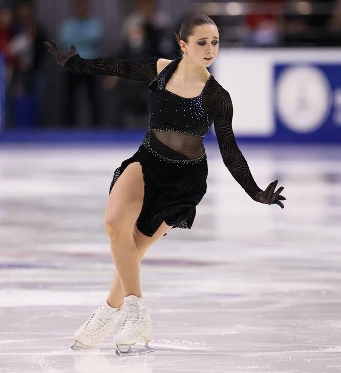 Камила валиева чемпионат россии. Валиева лишена. Камила валиева фигуристка 2022. Валиева лишена. Валиева лишена.