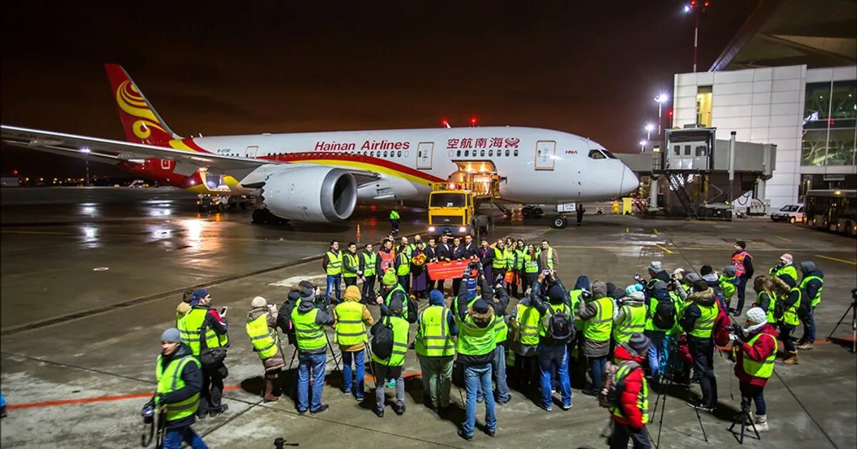 Шереметьево бангкок сегодня. Шереметьево Hainan. Пулково авиакомпания Хайнань. Авиакомпании Шереметьево. Китайцы в Пулково.