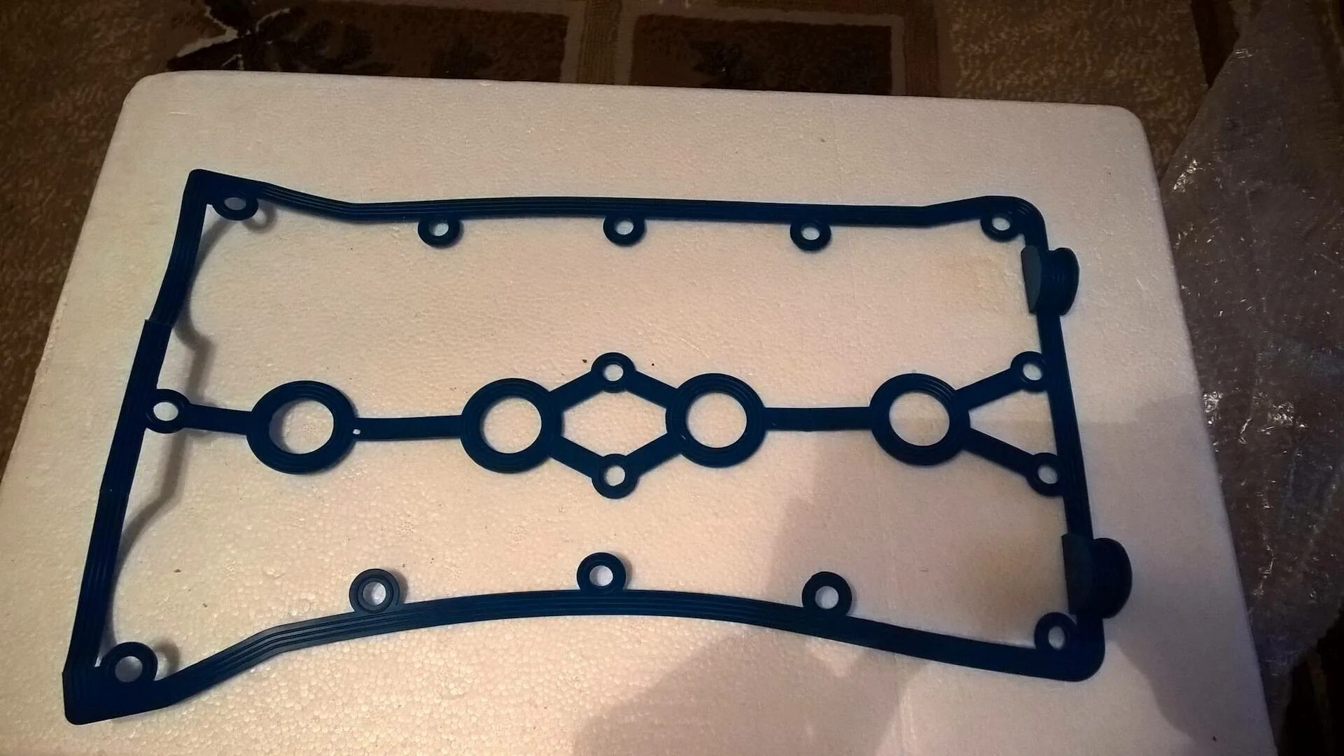 Прокладка под крышку. Chevrolet lacetti 1.6 прокладка клапанной крышки алюминий. прокладка алюминиевой клапанной крышки лачетти 1.6 артикул. прокладка для алюминиевой клапанной крышки лачетти 1.6. прокладка клапанной крышки лачетти 1.6 артикул.