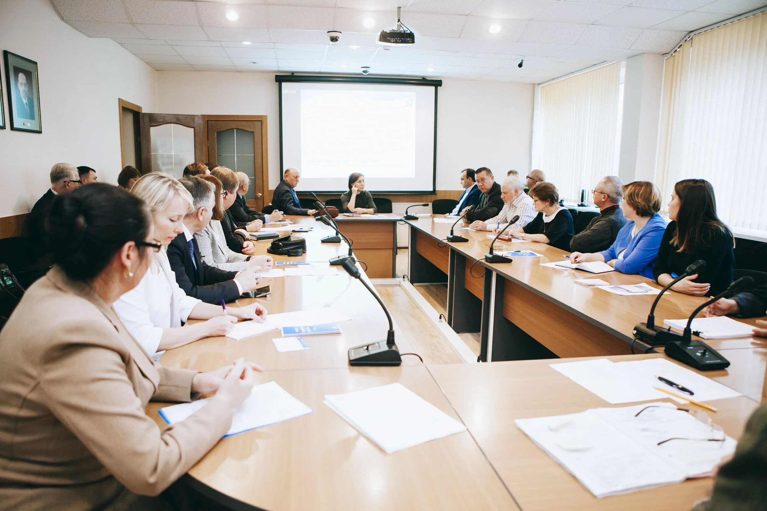 1992 № 3266-1 «об образовании» фото. Обсуждение программ. Разработка креативной идеи. Круглый стол дискуссия. Круглый стол тренинг.