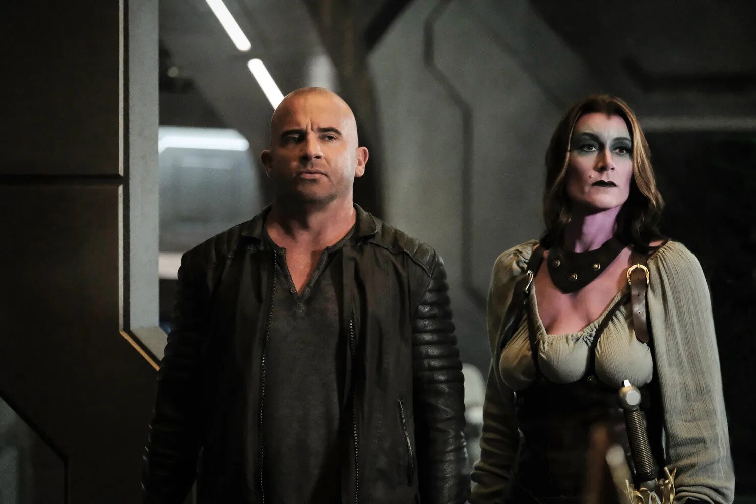 Даты выхода легенд завтрашнего. Legends of tomorrow. чарли легенды завтрашнего дня.