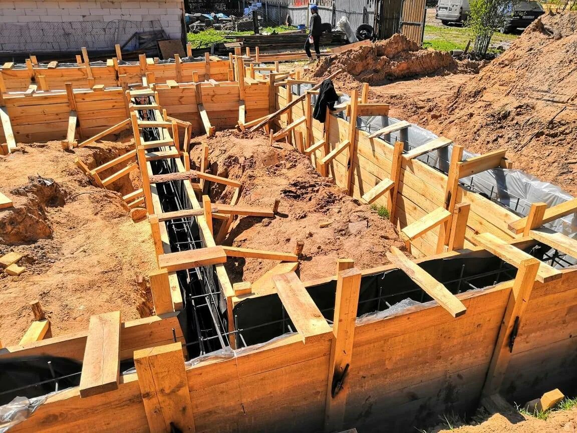 мелкозаглубленный ленточный фундамент глубина. монолитная плита с ростверком. плита или ленточный фундамент. плита с ростверком фундамент. ленточный фундамент 250 мм.