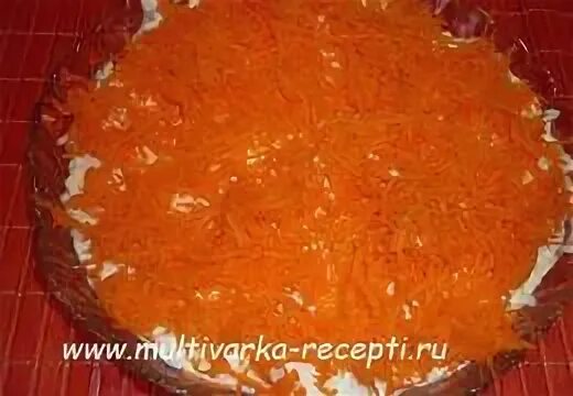 Горбуша с морковью и яйцом. Салат с горбушей консервированной и морковью жареной. горбуша с морковью и кукурузой. салат с горбушей консервированной и яйцами и картошкой. горбуша сделать надрезы смазать майонезом сметаной и петрушкой.