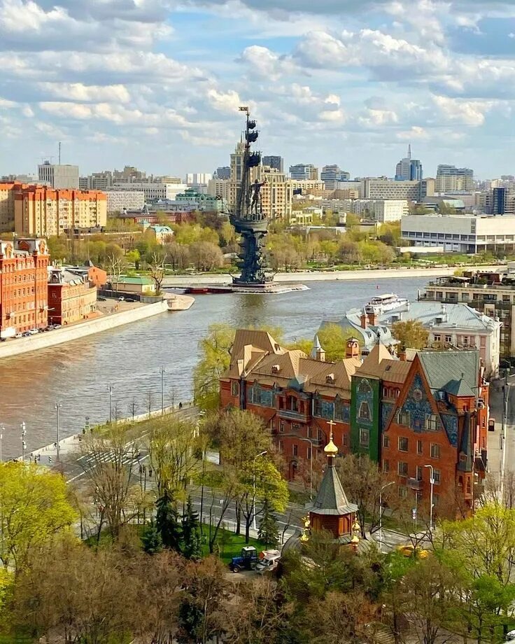 Работу городских служб усилят в День России