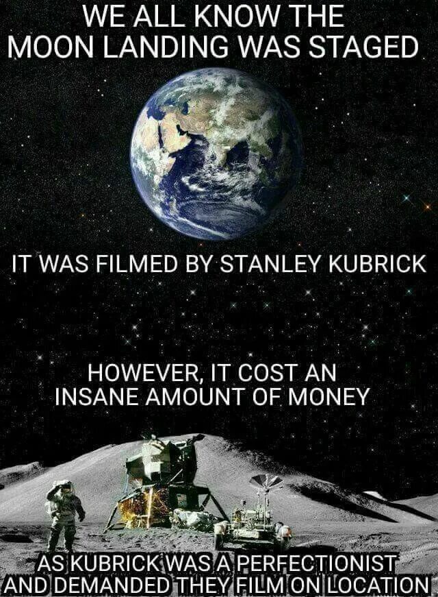 Первый космонавт вышедший на луну. Moon land перевод. Conspiracy theory moon. Moon landing fake. Апполо 11 на луне.