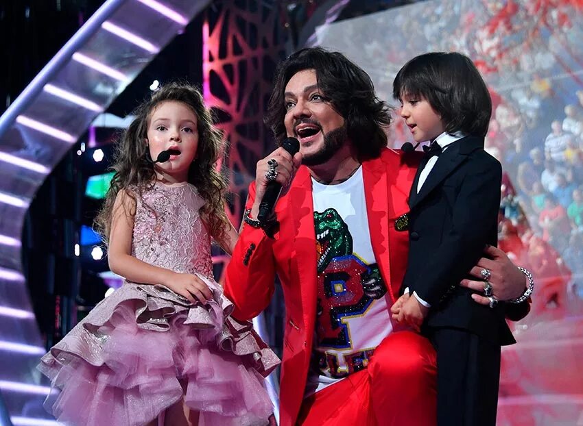 рождения филиппа киркорова. дети киркорова даты. филипп киркоров дети. дети филиппа бедросович. киркоров, филипп бедросович и его дети.