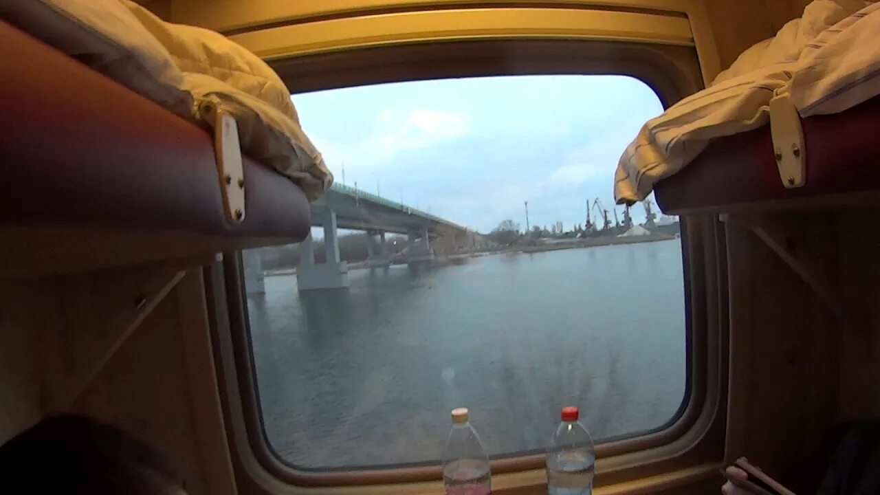 Едем домой на поезде. Ростов вид из поезда. поезд домой. еду в поезде домой. фото еду домой на поезде.
