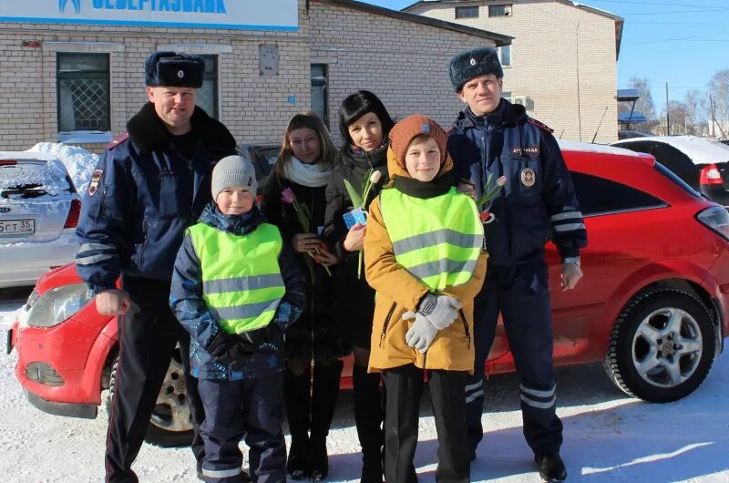 Сайт гибдд вологда. ДПС Вологда. ГИБДД Вологда. Сотрудники ГИБДД Вологда Гагарина 83. Сотрудницы ГИБДД Вологда.