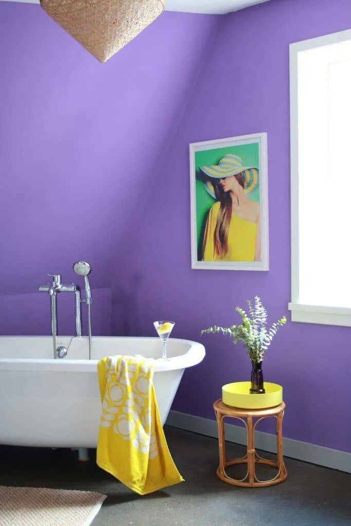Фиолетовая краска для стен. Покраска стан в квартире. Стены Покрашенные краской. Цветные стены. Какой краской можно покрасить в ванной