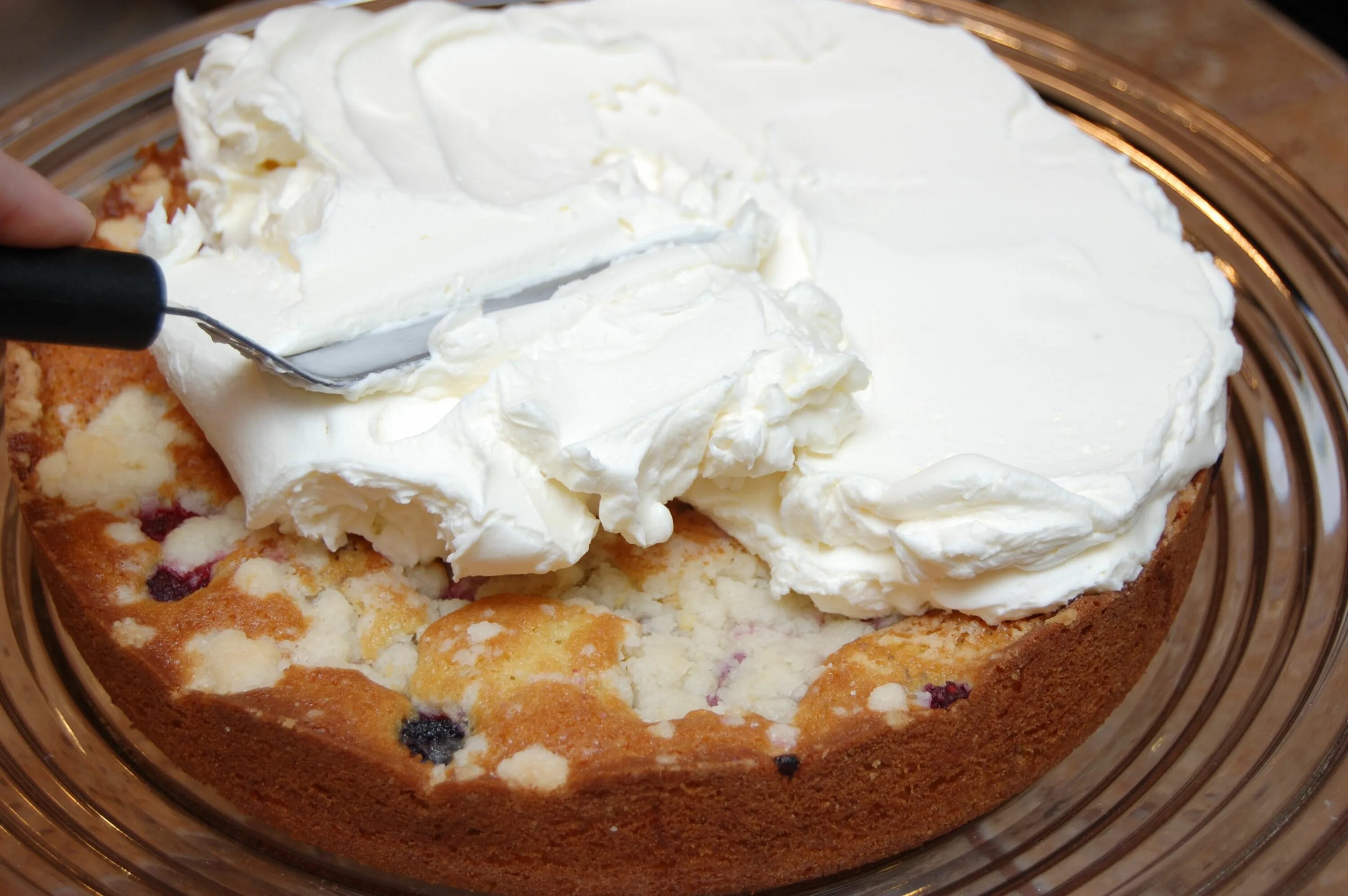 Крем с маскарпоне для торта. Крем маскарпоне со сметаной для торта. Крем сливочный сыр и сгущенка. Крем чиз из рикотты. Крем маскарпоне.