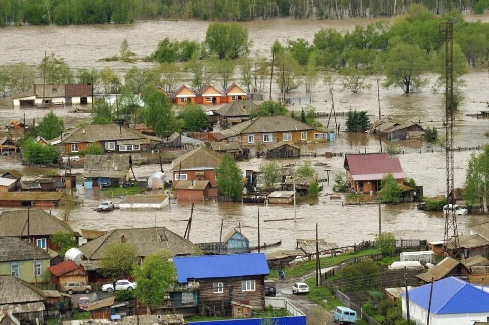 Алтай топит. Горный Алтай наводнение. Наводнение Алтайский край Чемал. Потоп село Чарышское Чарышского района Алтайского края. Наводнение в Кемеровской области в 2004.