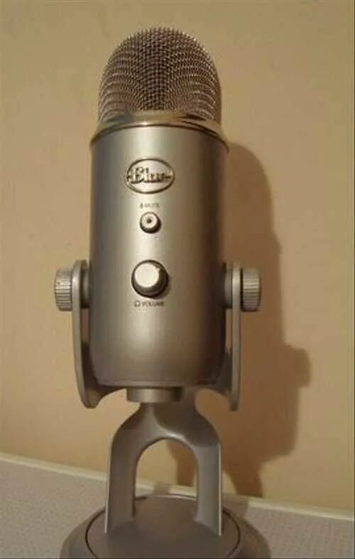 Blue Yeti Silver. Микрофон для стрима Blue Yeti. Blue Yeti коробка. Blue Yeti капсюль. Купить микрофон blue yeti