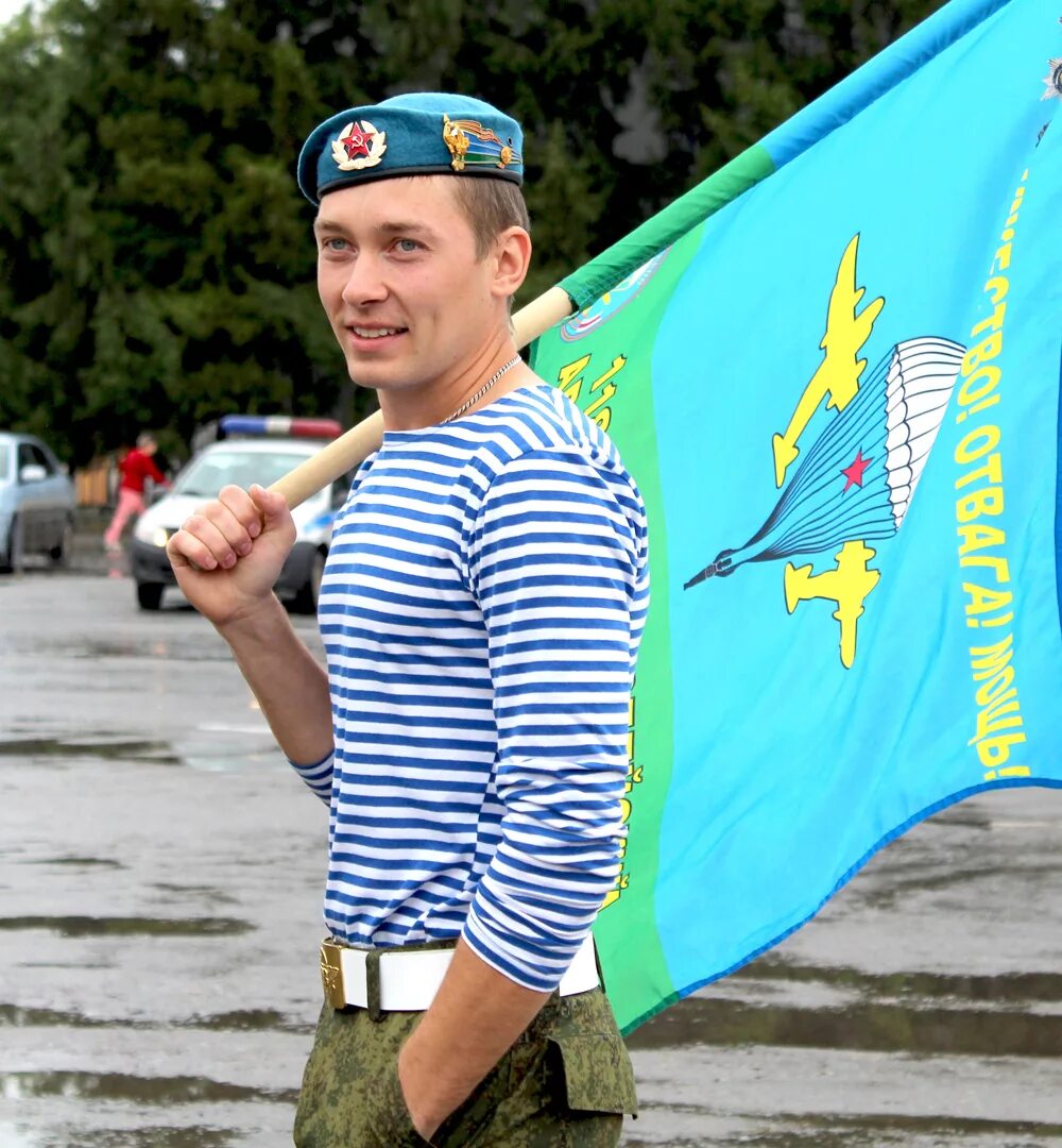 Вдвшники десантники. ВДВ. Солдат в тельняшке. Парни в форме ВДВ. Парень десантник.