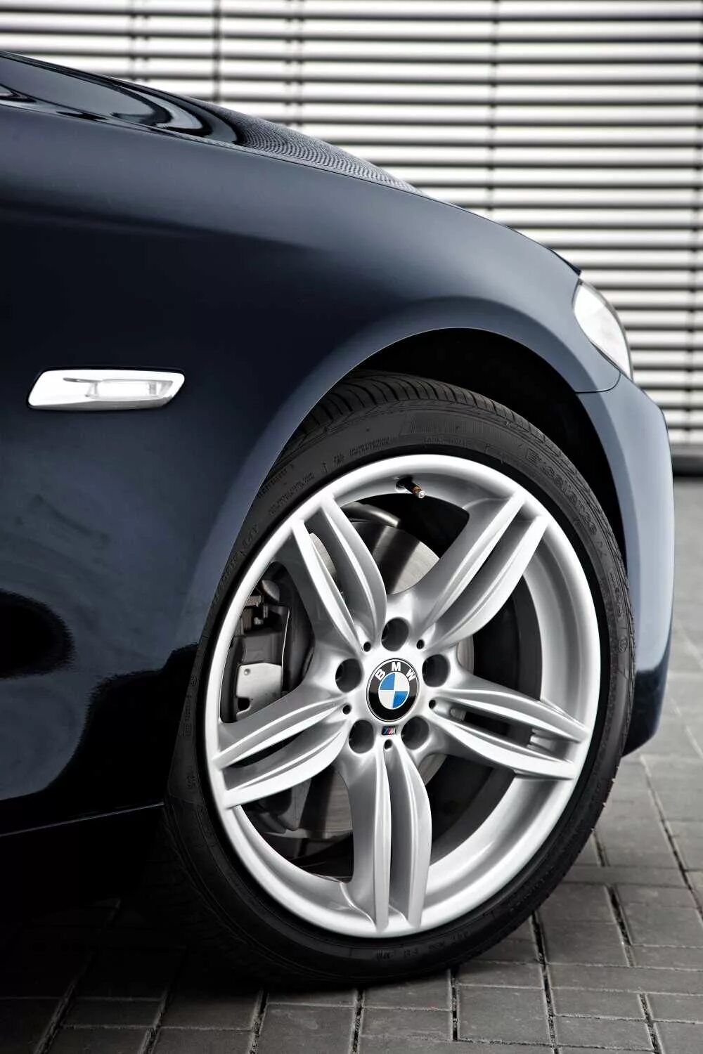 Диски BMW m5 f10. Диски БМВ ф10 r17. Диски на БМВ f10 r19. Диски BMW m5 f10 стили.