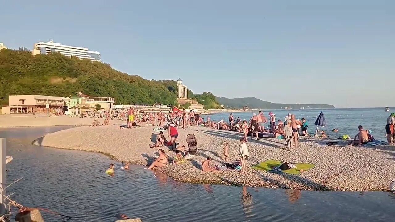 Море небуг 2025. Пляж туапсе 2025. городской пляж туапсе 2025. небуг пляж 2025. набережная небуга 2025.