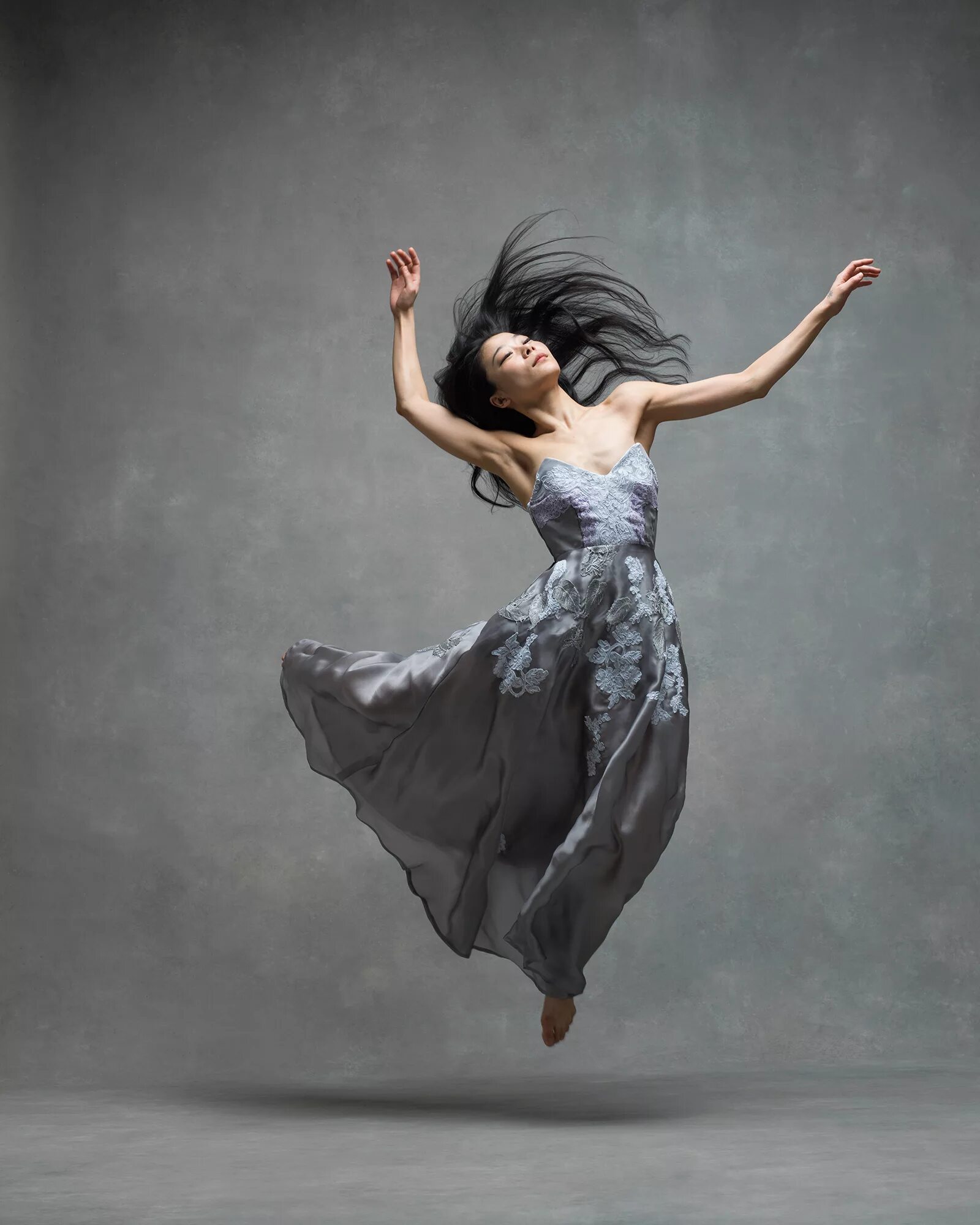 Кейт Нхуэн танцовщица. Девушка танцует. Т/И девушка. Танцы девушек.