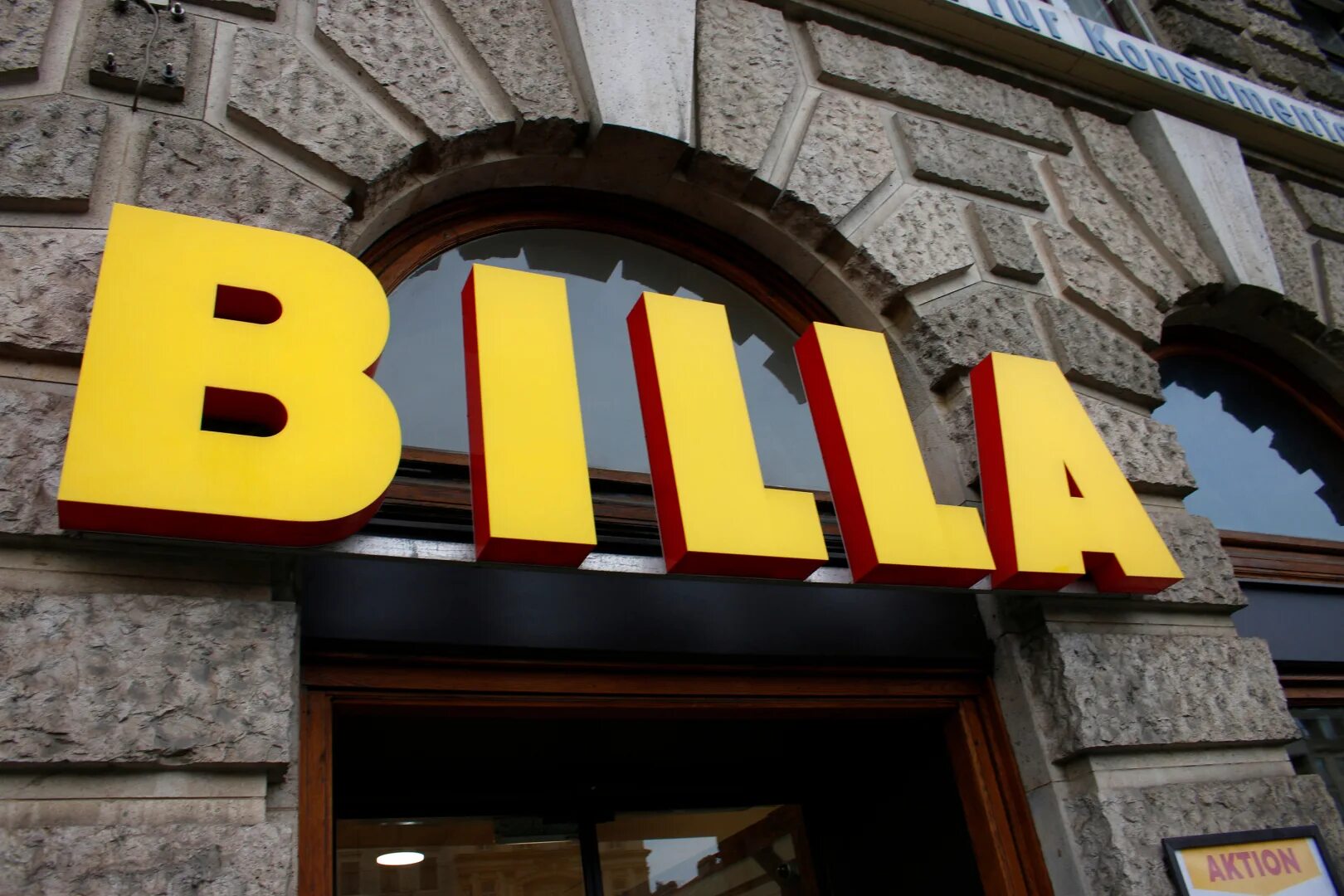 Билла ю. Билла логотип. billa магазин. продуктовый магазин лого. billa кто владелец.