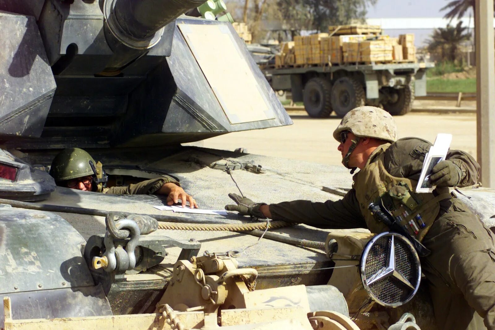 За подбитый абрамс награда. M1 abrams в ираке. танк абрамс в ираке. abrams ирак 2003.
