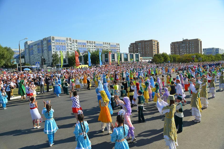 Нижнекамск татарстан новости сегодня. Город Нижнекамск. Нижнекамск население. Население города Нижнекамск. Нижнекамск Республика Татарстан.