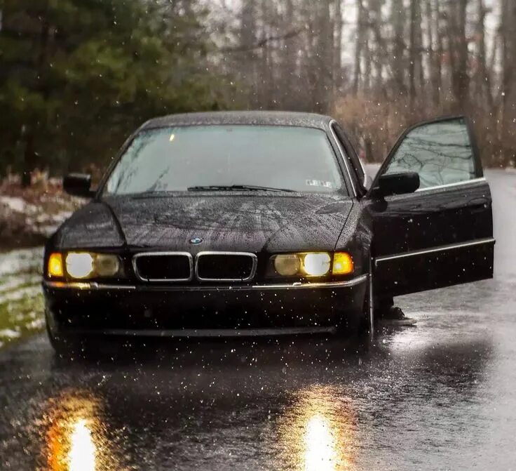 Бумер семерка. BMW e38 бумер. BMW 7 e38 бумер. БМВ е38 бандитская 750. БМВ 7 е38 бумер.