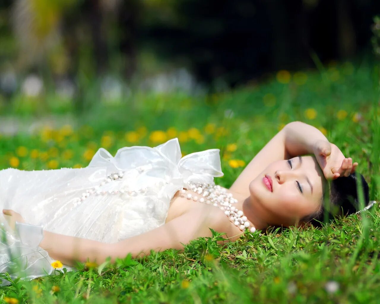 Lying grass