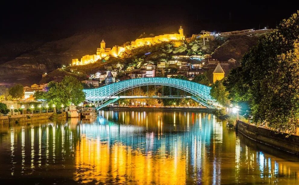 Самые красивые грузии. Грузия Тбилиси красивые места. Красоты Грузии Тбилиси.