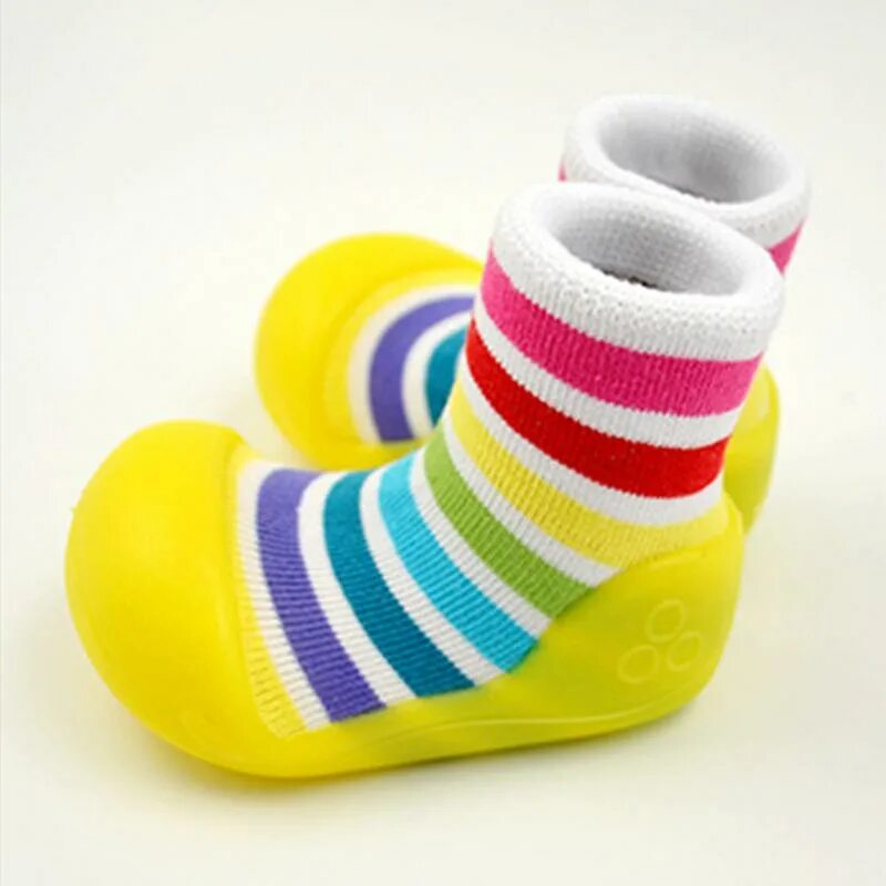 Резиновые носочки. Носки с резиновой подошвой. Носки обувь для детей. Носки с ртдошевой детские. Носочки с прорезиненной подошвой для детей.