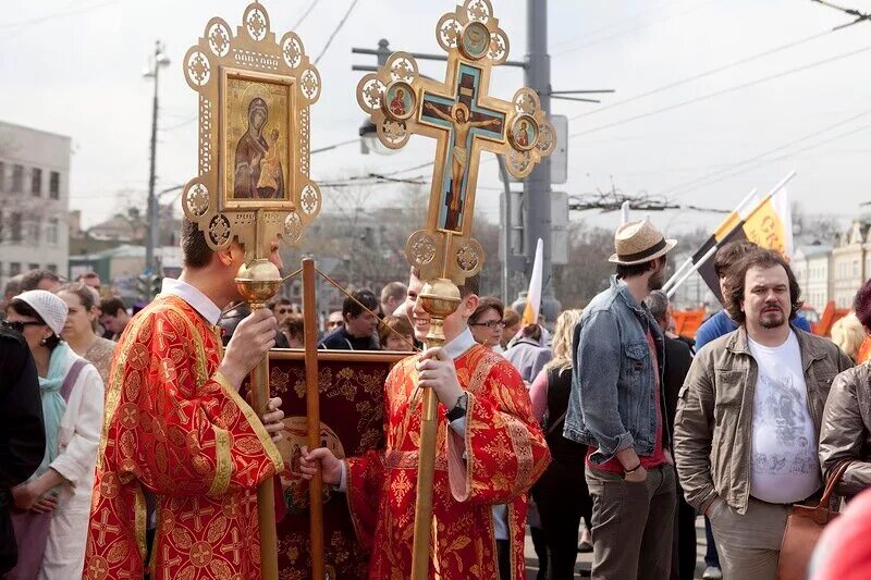 Молебен. Молебен в храме Христа Спасителя 2012 год. Регенты храма Христа Спасителя Сергей Кривоногов.