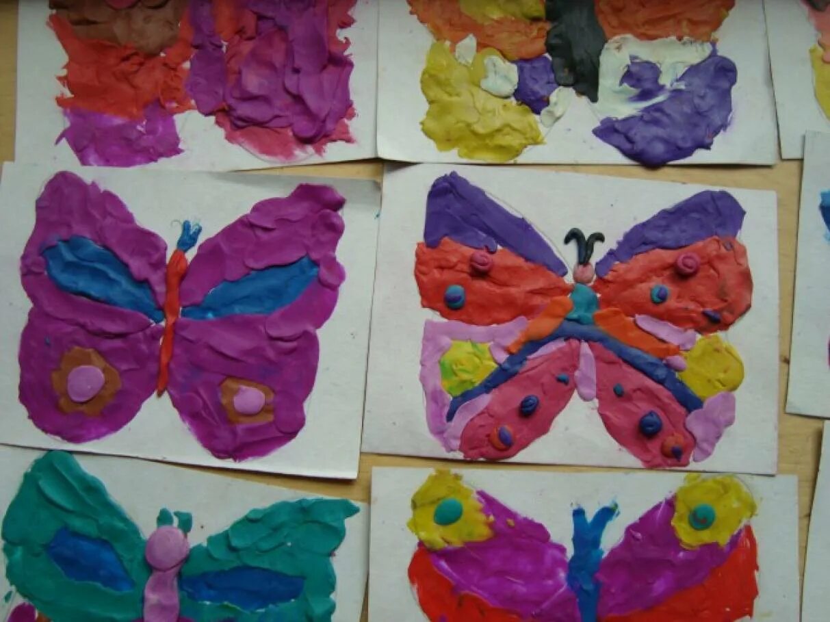 Рисование бабочка старшая группа. Пластилинография бабочка в средней. Бабочка из пластилина средняя группа. Пластилинография бабочка в средней группе. Пластилинография бабочка в старшей группе.