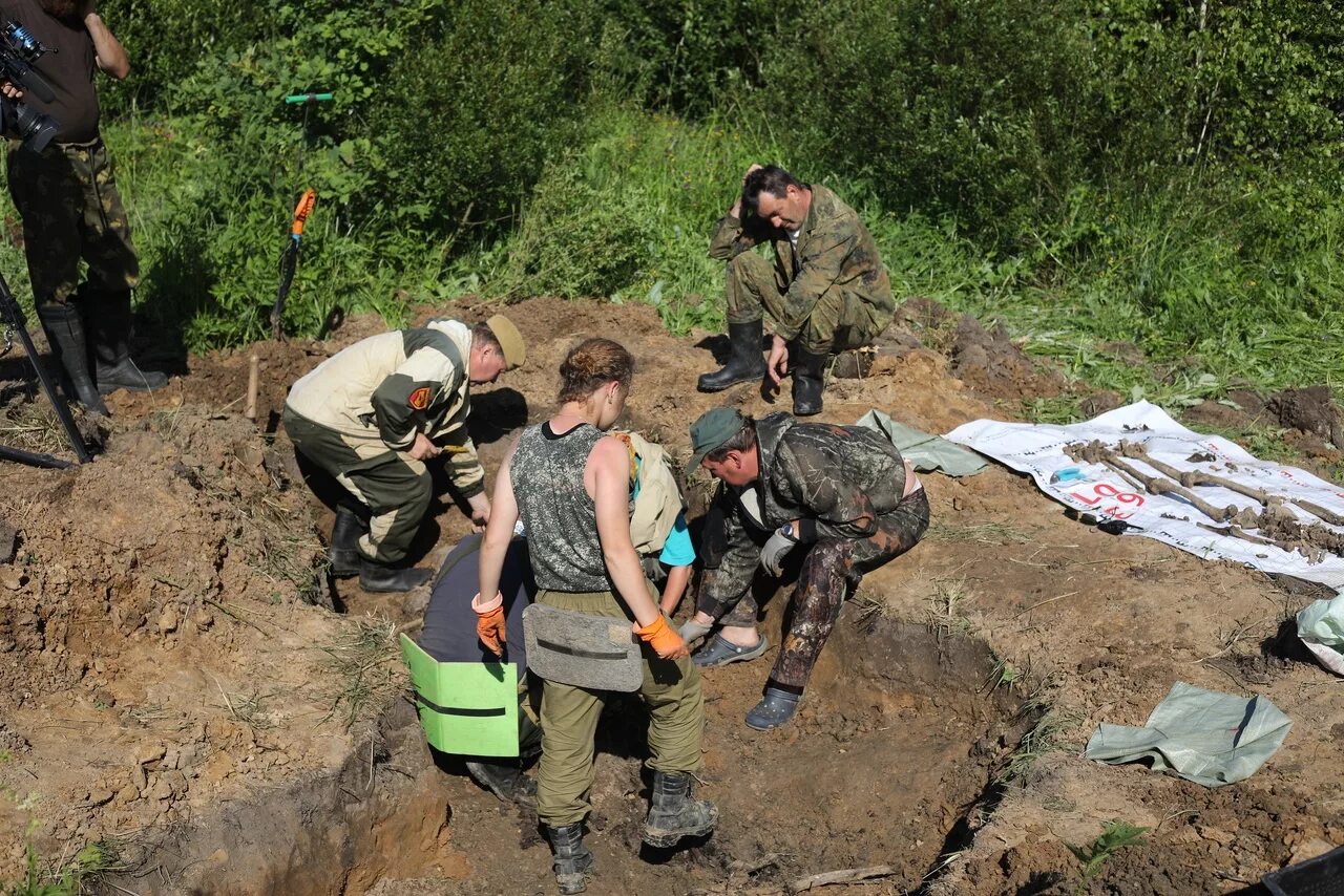 Сводки с фронта новости последнего часа. Экспедиция Ржев Калининский фронт. Поисковый лагерь Ржев. Поисковая Экспедиция под Ржевом. Поисковый отряд мемориал Эльбрус.