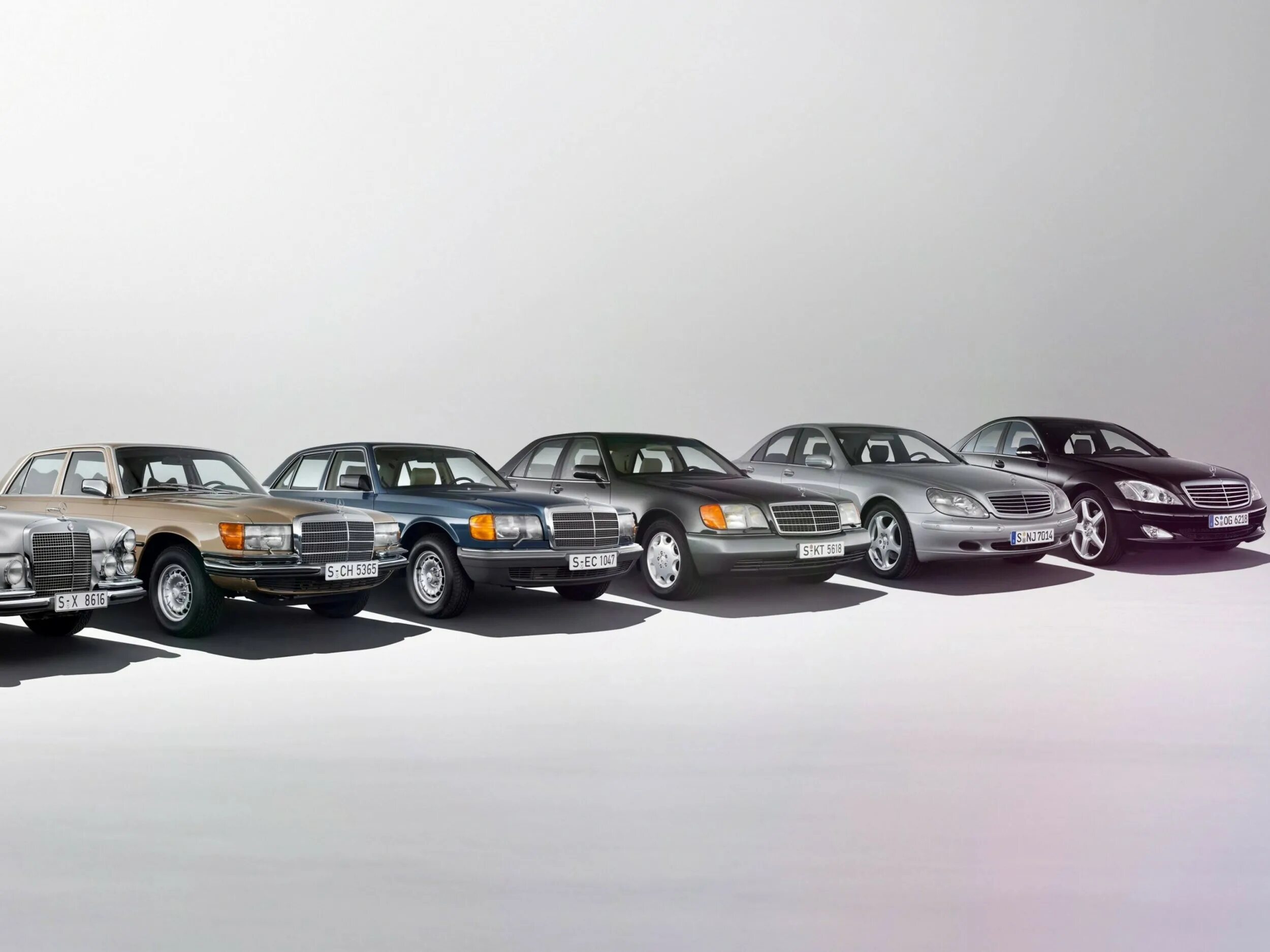 Эволюция Mercedes s-class. Mercedes Benz s class Evolution. Mercedes c class Эволюция. 1973 Mercedes-Benz s-class. История развития моделей