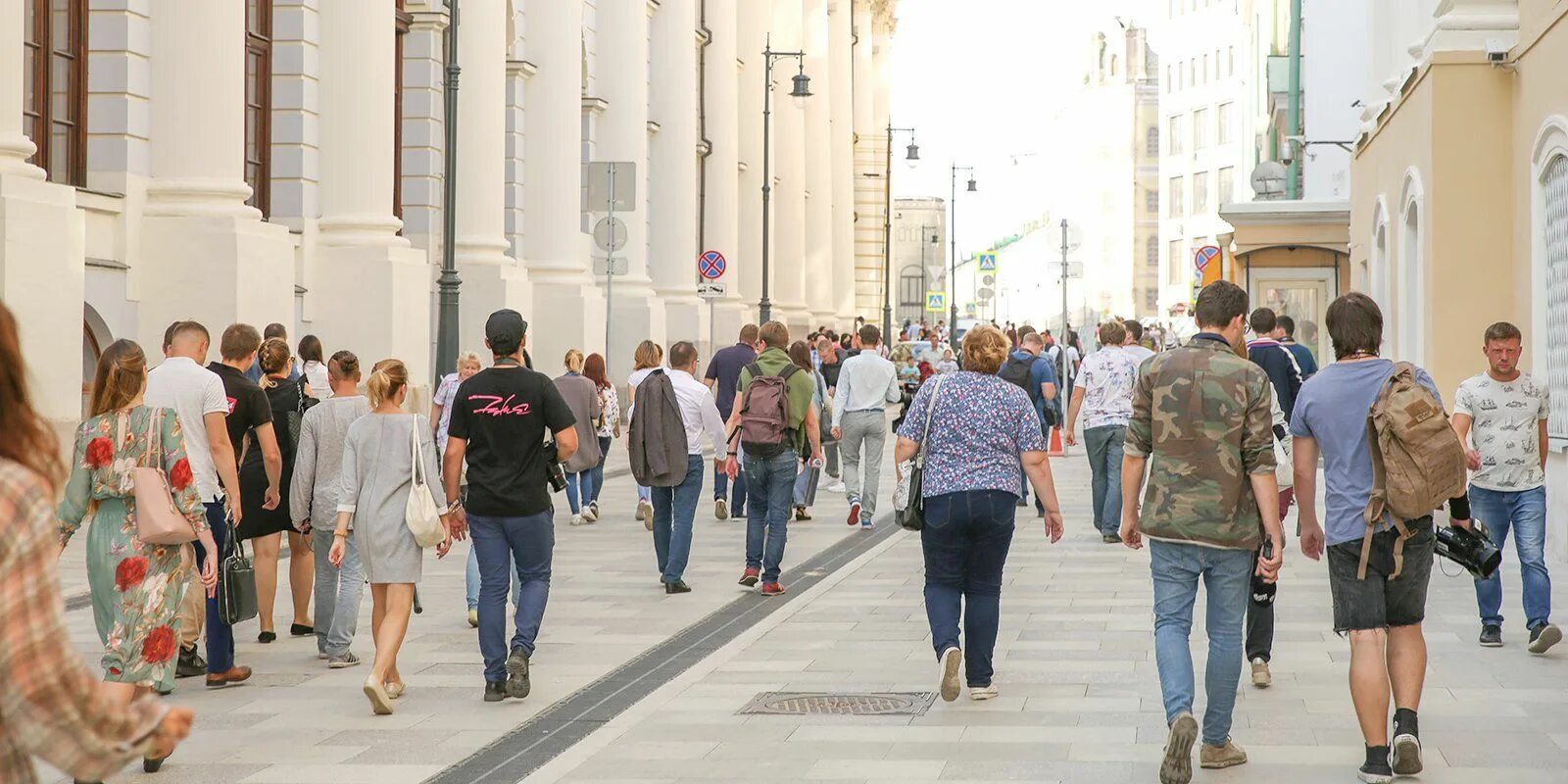 Люди на экскурсии. Гуляем по Москве. Гуляем по Москве экскурсии. Города и люди экскурсии.