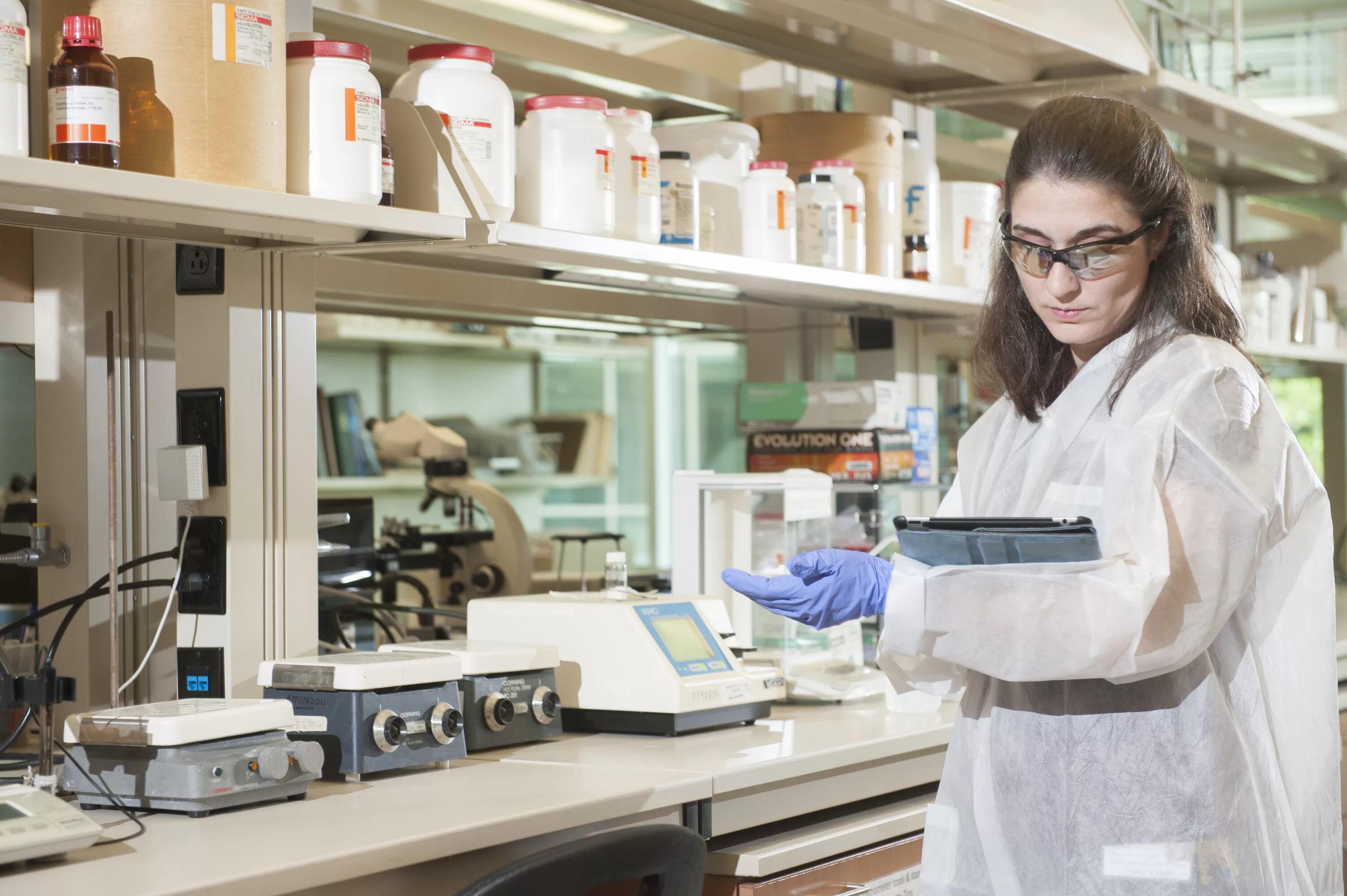 Фармацевтическая промышленность франции. Фармацевтический завод. Фармацевтическая промышленность. Органик фармасьютикалз окуловка. Фармацевтическая промышленность.