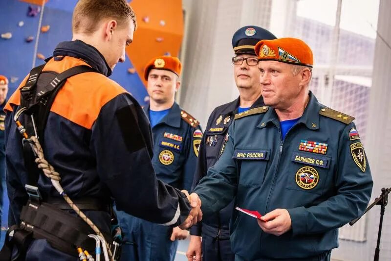 Получить образование мчс. Мчс россии по чс. мчс рф спасатель. белявский юрий александрович мчс. спасательная форма мчс россии.