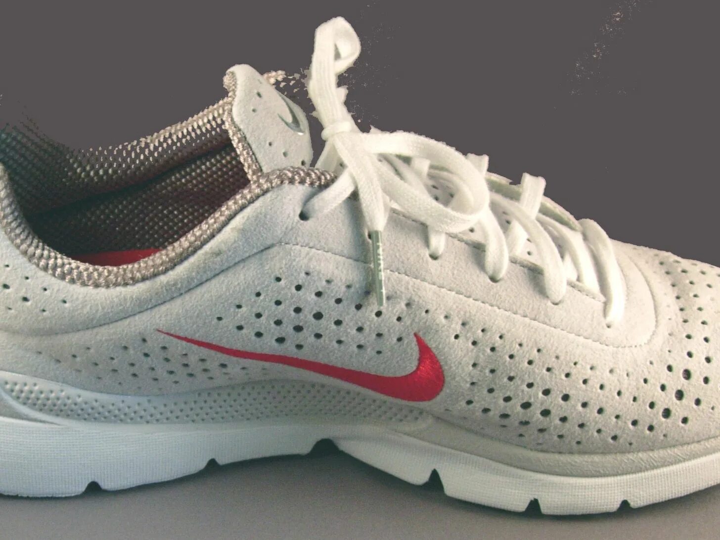 Плюсы кроссовок найк. Найк TS кроссовки. Nike Plus. Nike Air 2013.