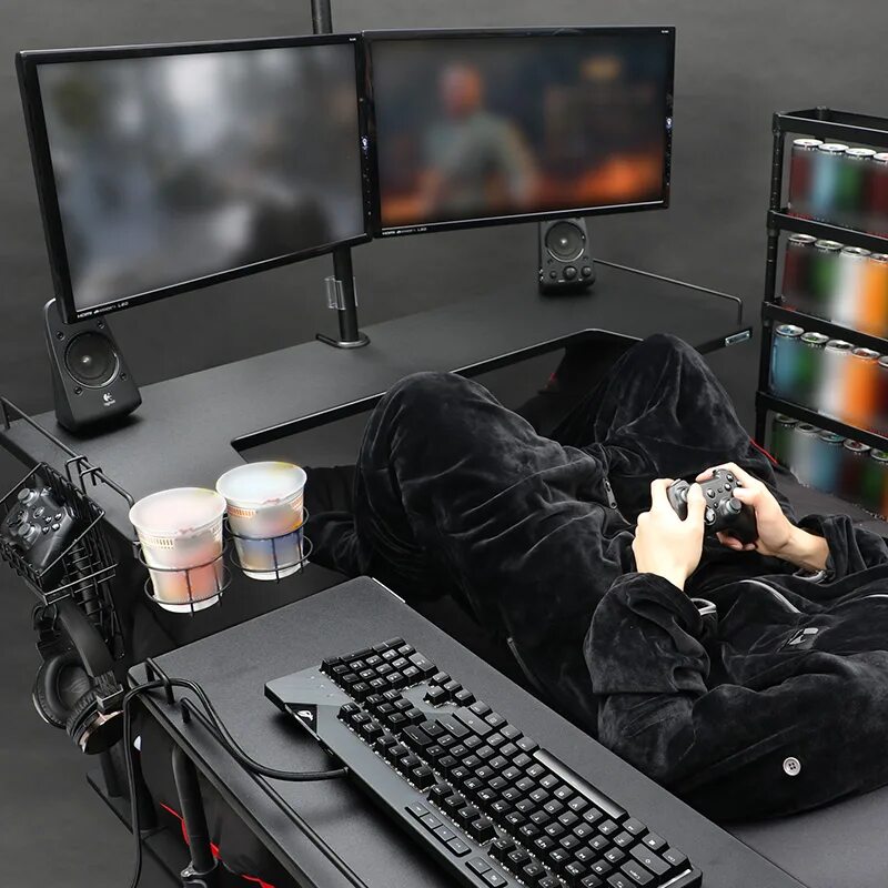 Настоящий геймер. Юмор про геймеров. Кровать для геймеров bauhutte. Реал геймер фото. Мемы про геймеров.