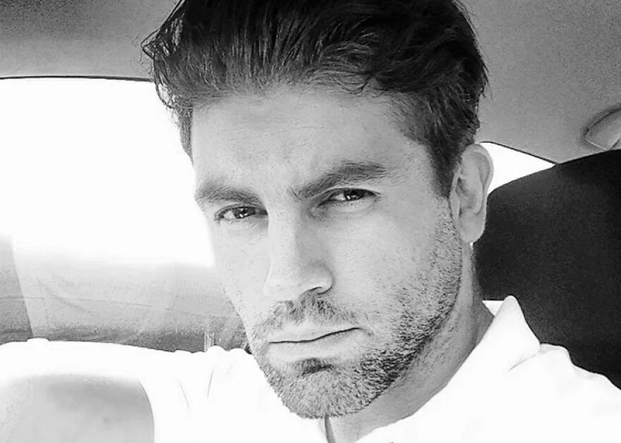 Холостяк россия. Город холостяков. Сергей мельник голый. Илья львович лебедев. Константин мельник торс.