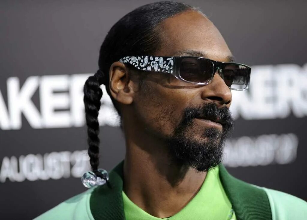 Снуп дог нес. Снуп дог 2025. снуп дог в очках. снуп дог в шапке. snoop dogg 2025.