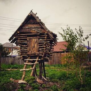 Дома бабы были