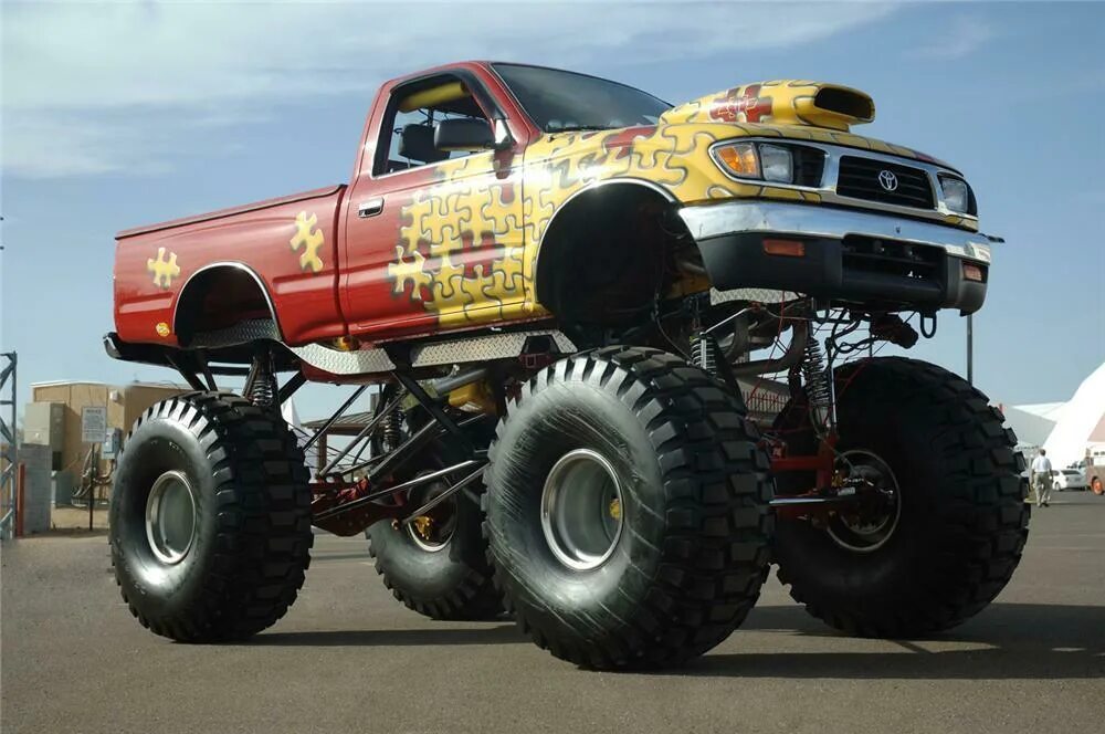 Monster truck 4. Форд 750 монстр трак. Тойота монстр трак. Додж монстр трак. Машины с большими колесами.