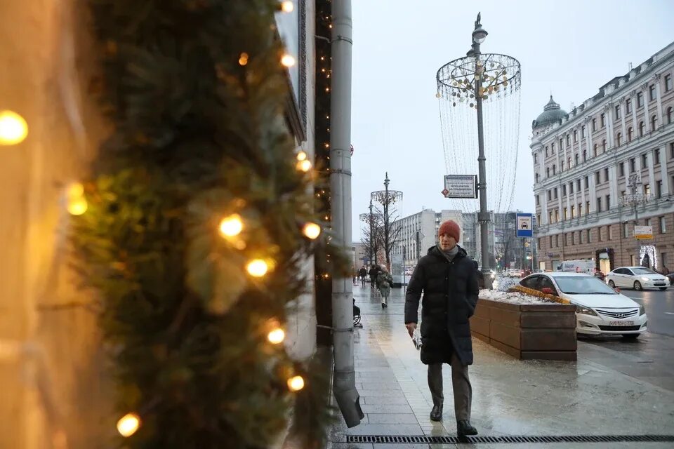 Дождь в Москве. Дождь в Москве сейчас. Декабрь фото. Дождь в Москве фото. Закрытие катков в москве