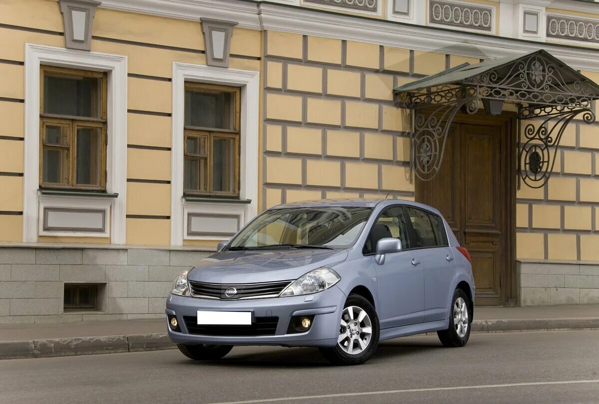 ниссан ти. Nissan tiida 2012 хэтчбек. Nissan tiida 2010. ниссан тиида 2008 года.