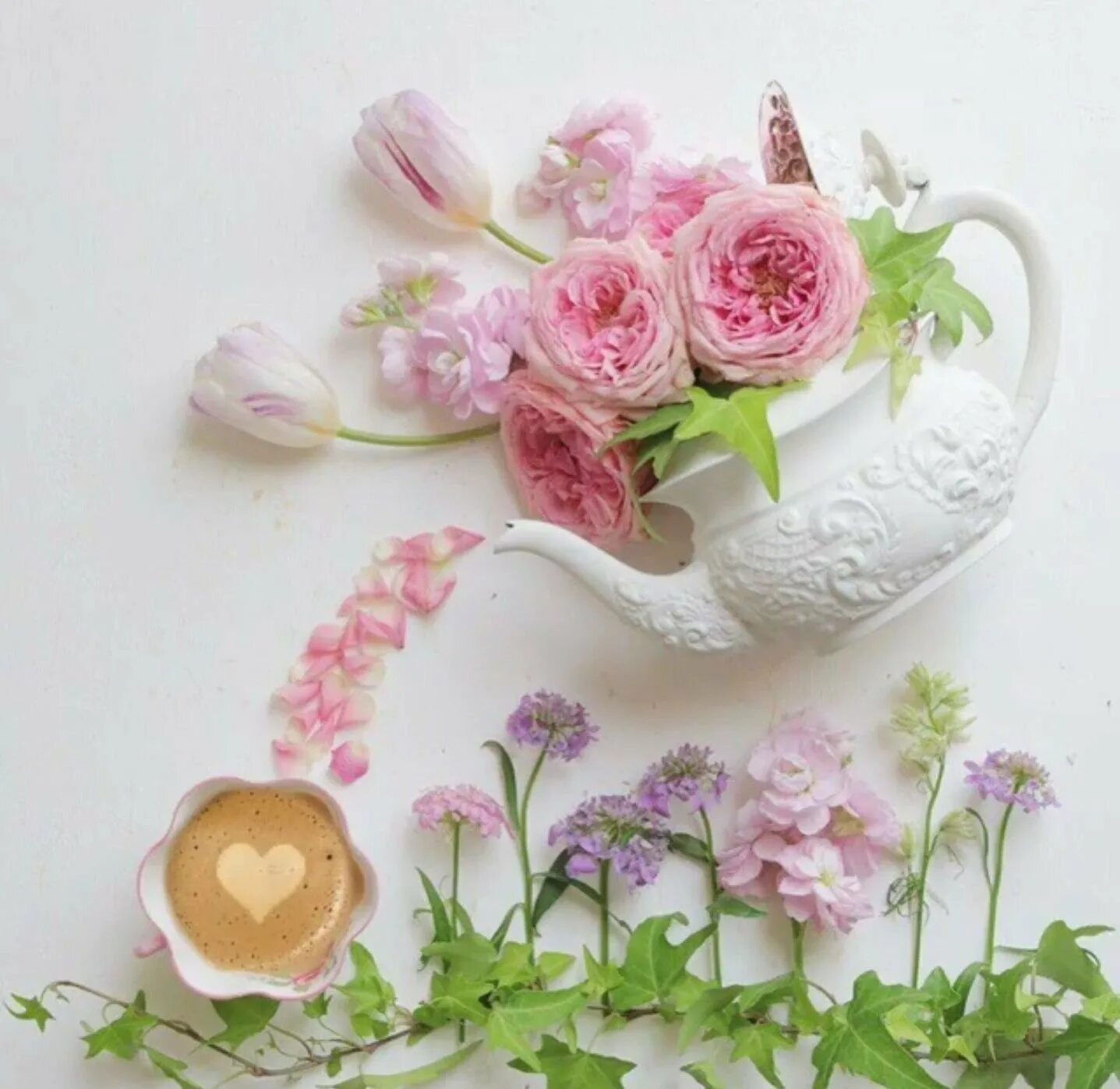 Пожелания картинки красивые необычные. Стильные открытки с добрым утром. Доброе утро красивые необычные. Нежные цветы креативные. Цветы в чайной чашке.